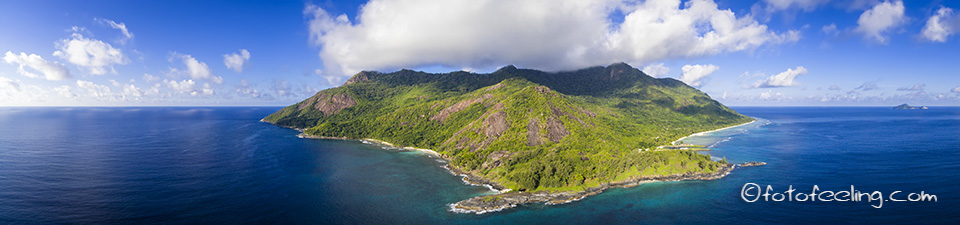 Die Insel Silhouette mit ihren wilden Stränden und Pointe Ramasse Tout, Seychellen