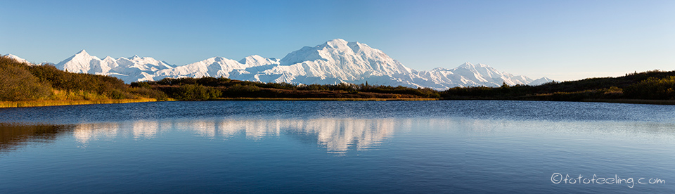 Mount McKinley (6194 m) mit der Alaska Range mit Spiegelung im Reflection Pond, Denali Nationalpark, Alaska